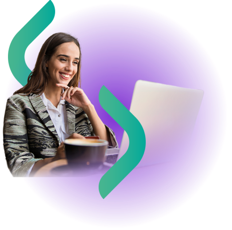 Especialista da Senior BPO analisando dados em um notebook
